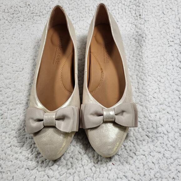 NEW Gentle Souls by Kenneth Cole Atlas Flat Leather Ice Gold Metallic size 9 - Picture 1 of 5